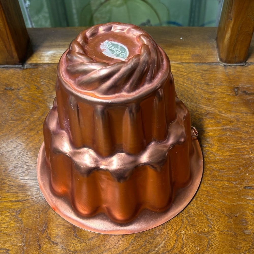 Vintage 3 tier copper tone jello mold with 6 cup capacity